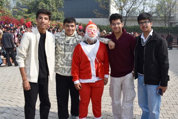 Christmas_Assembly (4)